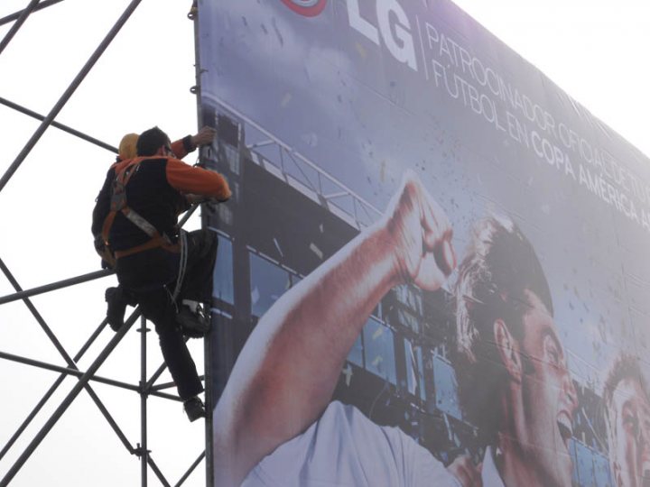 Cartel via publica LG para Copa America