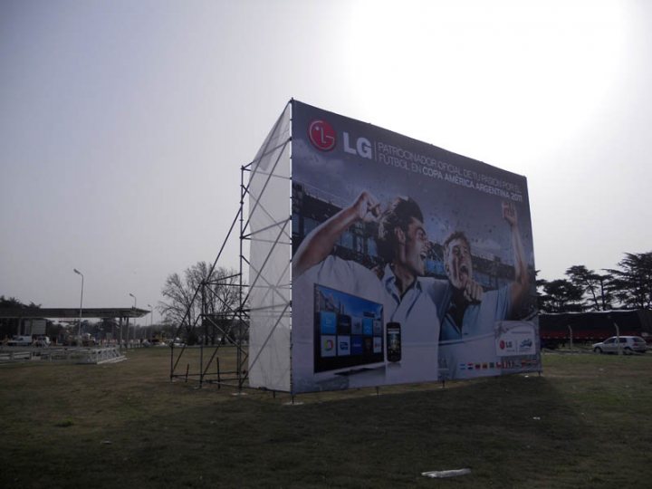 Cartel via publica LG para Copa America