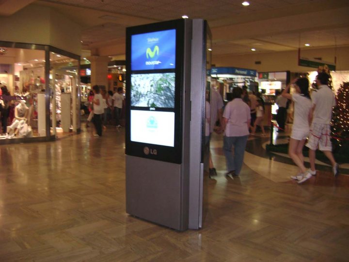 TOTEM DIGIAL UNICENTER SHOPPING