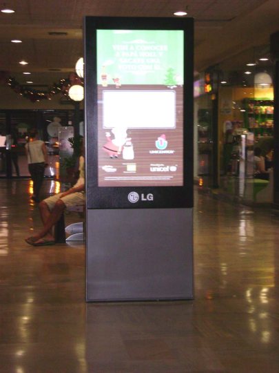 TOTEM DIGIAL UNICENTER SHOPPING