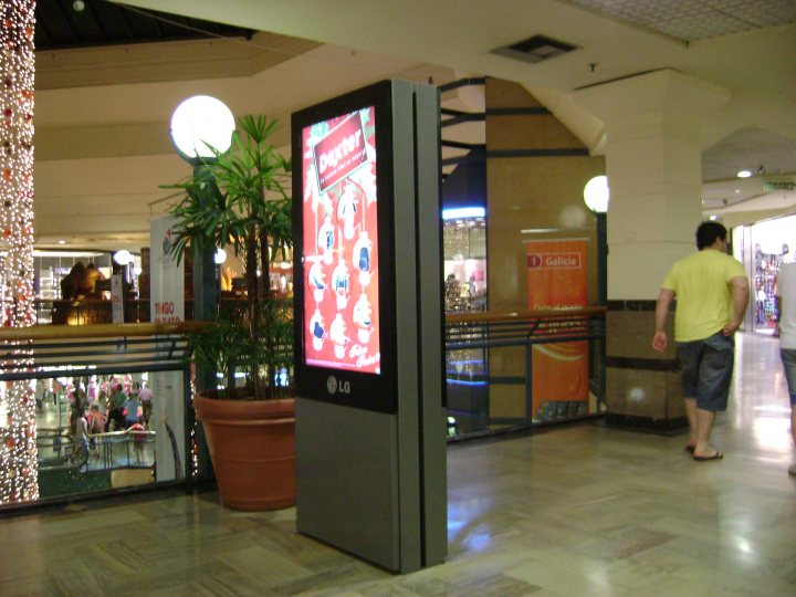 TOTEM DIGIAL UNICENTER SHOPPING