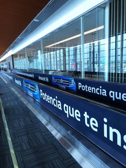 branding AMAROK  en cintas arribos Aeropuerto de Ezeiza 