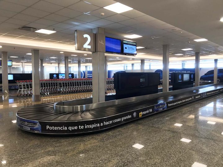 branding AMAROK  en cintas arribos Aeropuerto de Ezeiza 