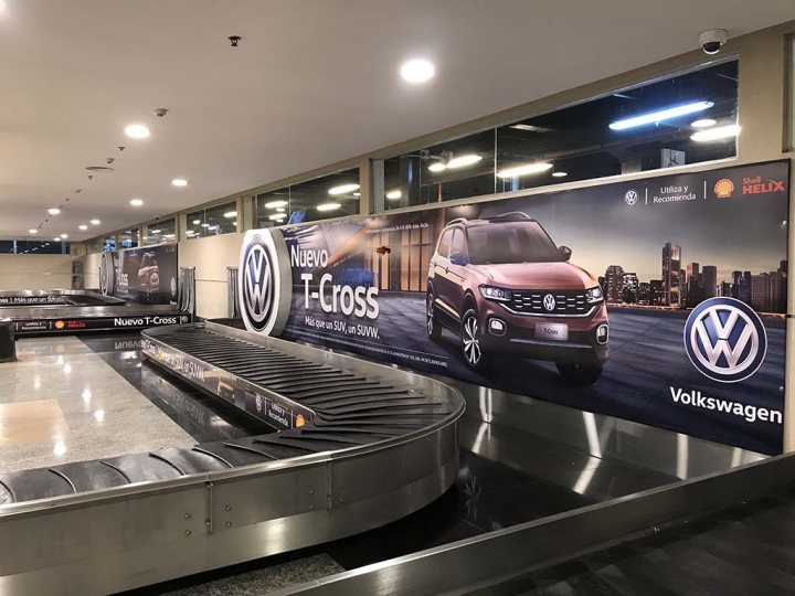 branding T - CROSS en cintas arribos aeropuerto de Ezeiza 