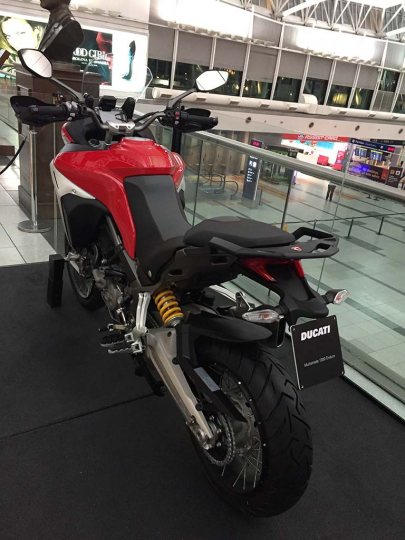 STAND DUCATI terminal A aeropuerto de Ezeiza