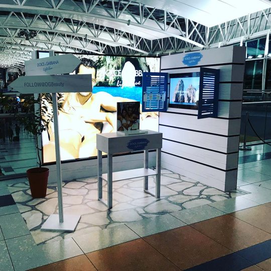 STAND DOLCE & GABBANA Light Blue Terminal A aeropuerto de Ezeiza