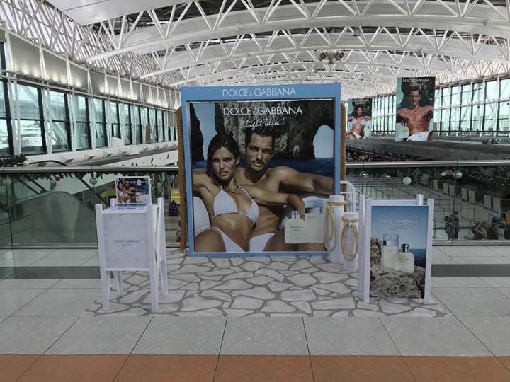 STAND DOLCE & GABBANA Light Blue Terminal A aeropuerto de Ezeiza