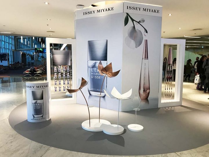 STAND ISSEY MIYAKE pre embarque aeropuerto de Ezeiza