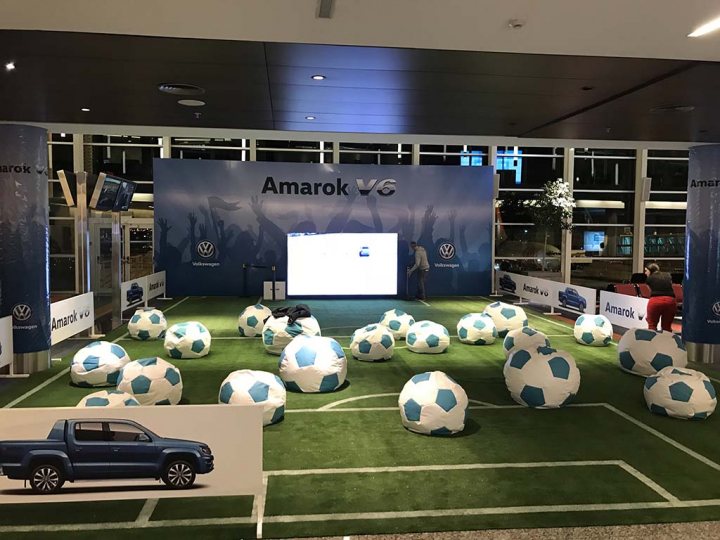 STAND AMAROK mundial Rusia 2018 pre embarque aeropuerto de Ezeiza / juego de realidad aumentada / transmisión de partidos / institucional