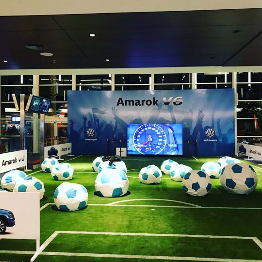 STAND AMAROK mundial Rusia 2018 pre embarque aeropuerto de Ezeiza / juego de realidad aumentada / transmisión de partidos / institucional