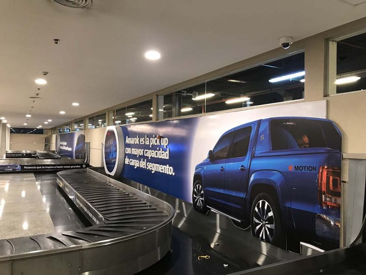 BRANDING EN CINTAS ARRIBOS AEROPUERTO DE EZEIZA 