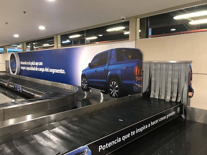 BRANDING EN CINTAS ARRIBOS AEROPUERTO DE EZEIZA 