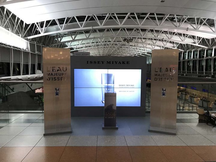 STAND ISSEY MIYAKE TERMINAL A AEROPUERTO DE EZEIZA