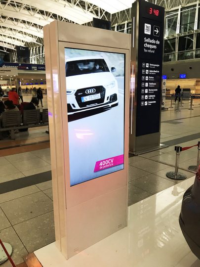 TOTEM AUDI STAND / AIRPORT EZEIZA 