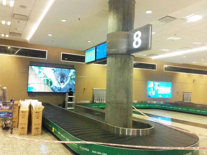 VIDEO WALL 3 x 3 ARRIBOS AEROPUERTO JORGE ÑEWBERY / AEP 