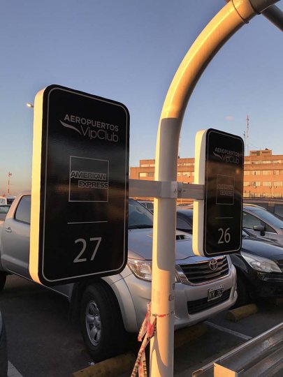 SEÑALETICA PARKING VIP AMERICAN EXPRESS - AEROPUERTO DE EZEIZA 