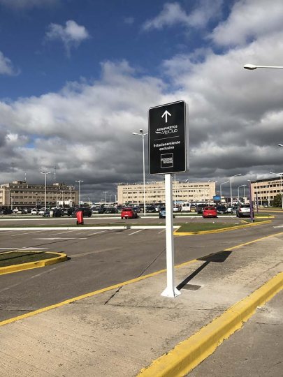 SEÑALETICA PARKING VIP AMERICAN EXPRESS - AEROPUERTO DE EZEIZA 