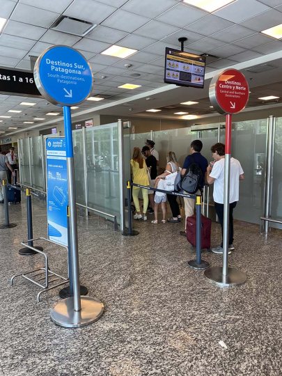 POSTES SEÑALIZACION PRE EMBARQUE AEROPARQUE 