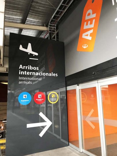 SEÑALETICA PARA ARRIBOS INTERNACIONAL AEROPUERTO JORGE ÑEWBERY AEP 