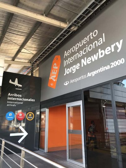 SEÑALETICA PARA ARRIBOS INTERNACIONAL AEROPUERTO JORGE ÑEWBERY AEP 