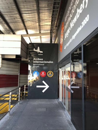 SEÑALETICA PARA ARRIBOS INTERNACIONAL AEROPUERTO JORGE ÑEWBERY AEP 